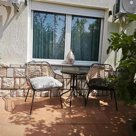 Apartment 2 *